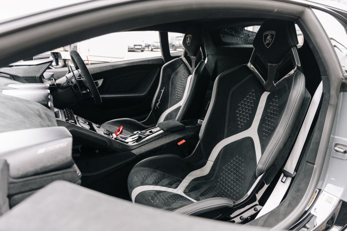 LAMBORGHINI HURACAN COUPE 5.2 LP 640-4 PERFORMANTE 2DR SEMI AUTOMATIC