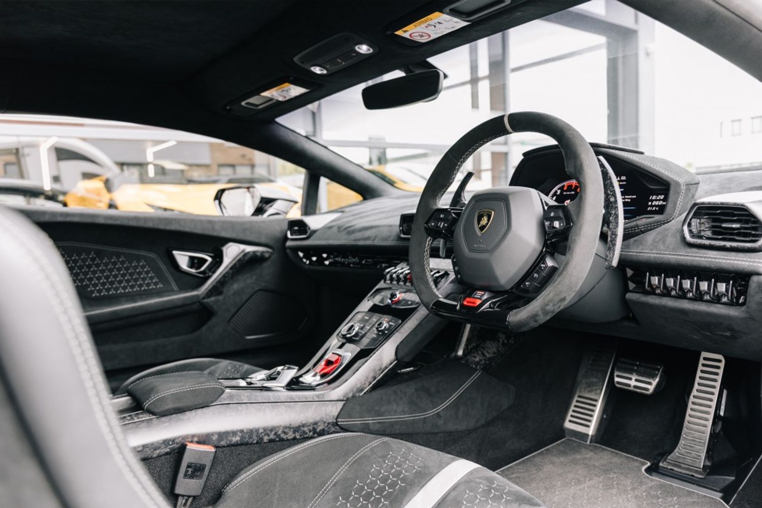 LAMBORGHINI HURACAN COUPE 5.2 LP 640-4 PERFORMANTE 2DR SEMI AUTOMATIC