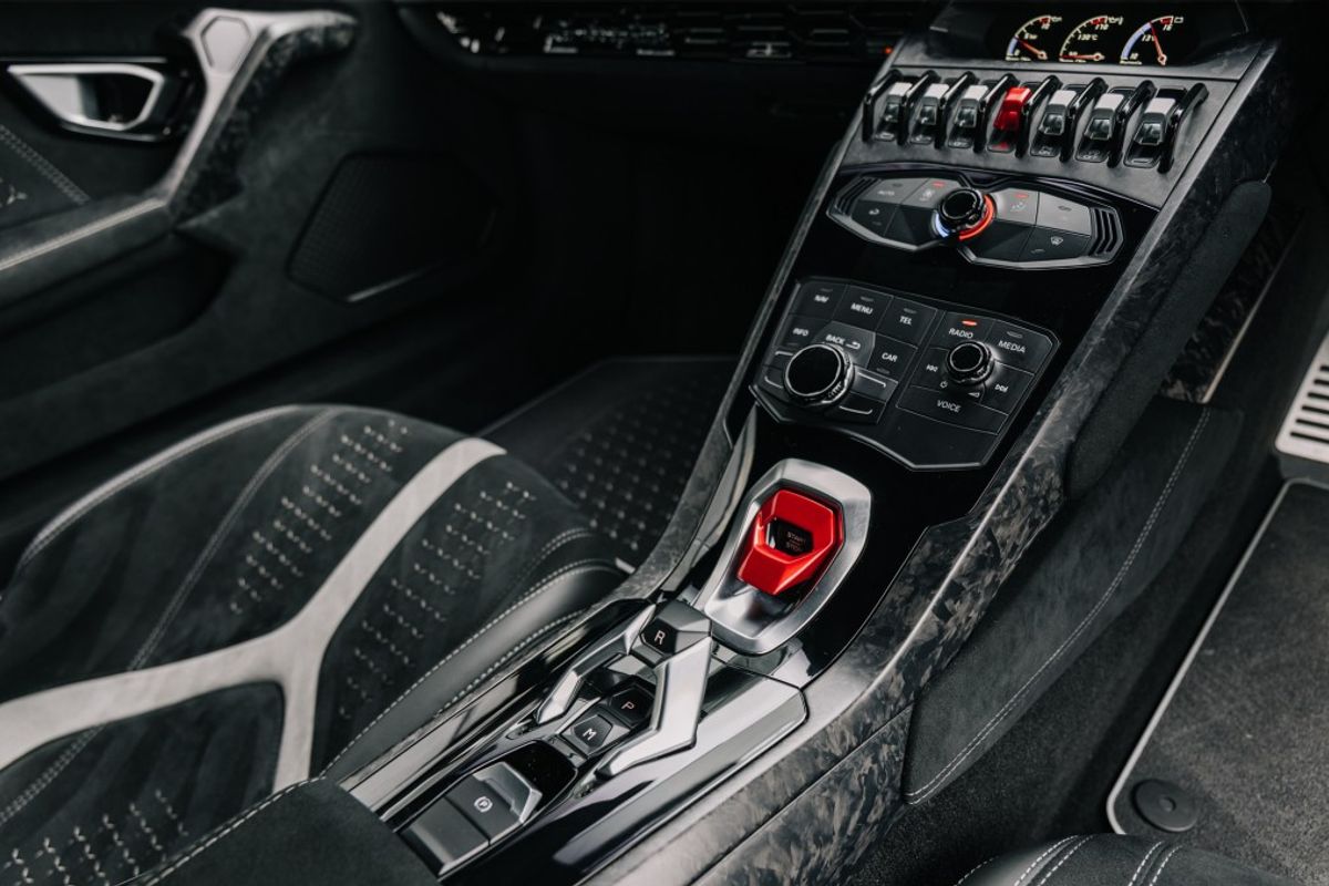 LAMBORGHINI HURACAN COUPE 5.2 LP 640-4 PERFORMANTE 2DR SEMI AUTOMATIC