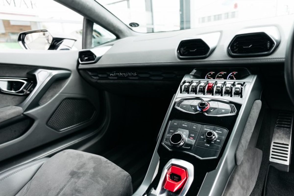 LAMBORGHINI HURACAN COUPE 5.2 LP 610-4 2DR SEMI AUTOMATIC