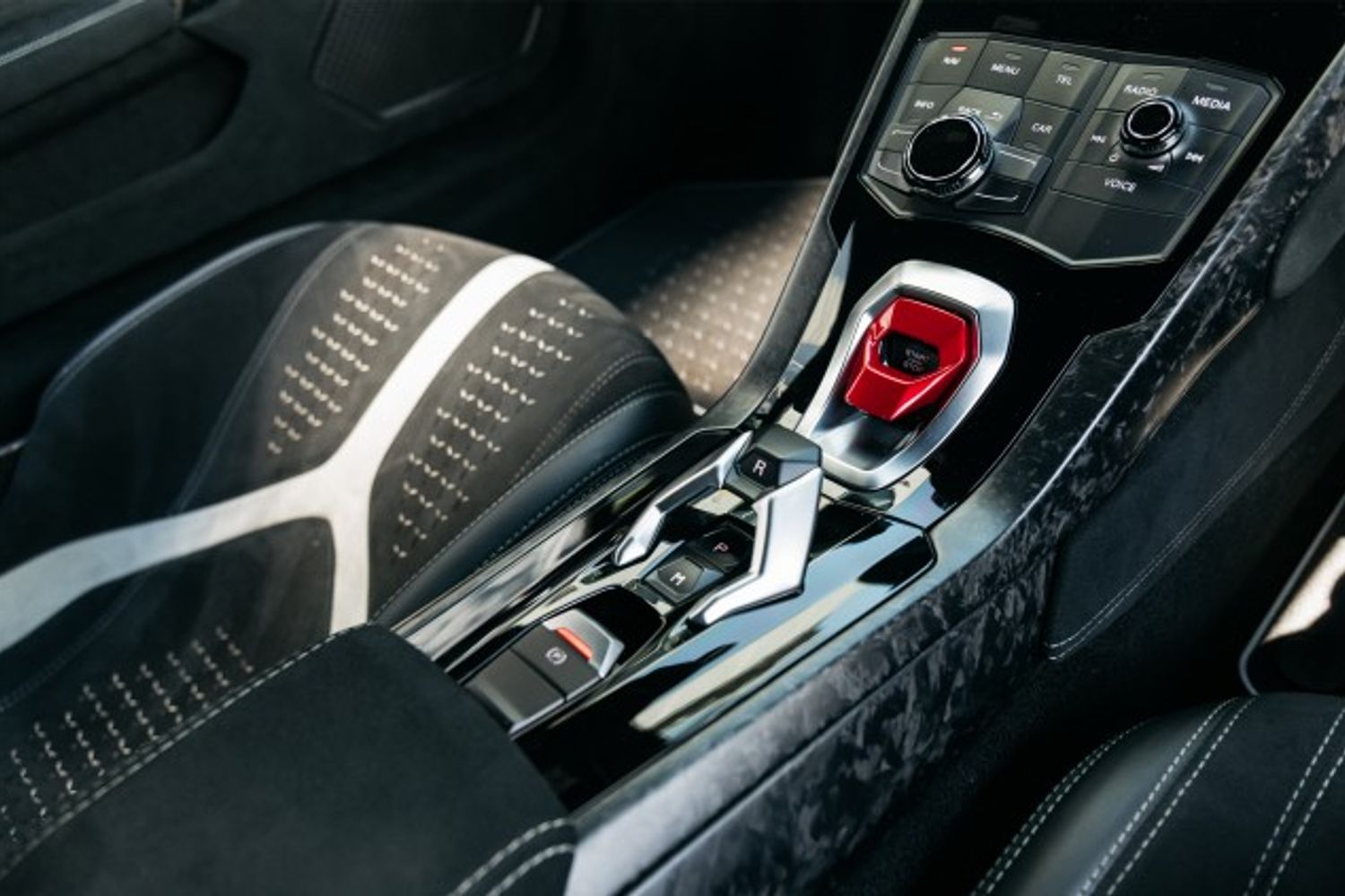 LAMBORGHINI HURACAN COUPE 5.2 LP 640-4 PERFORMANTE 2DR SEMI AUTOMATIC