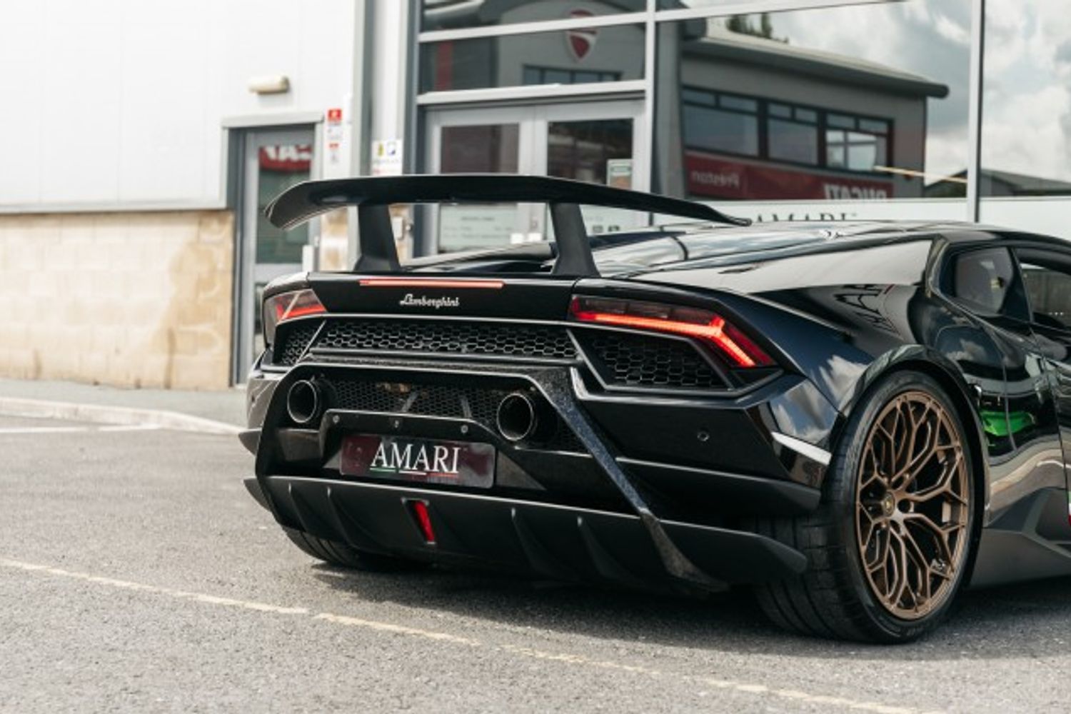 LAMBORGHINI HURACAN COUPE 5.2 LP 640-4 PERFORMANTE 2DR SEMI AUTOMATIC