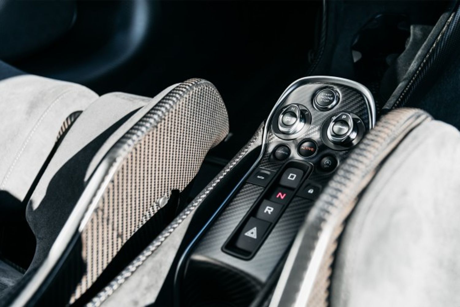 MCLAREN 600LT COUPE 3.8 V8 SSG 2DR SEMI AUTOMATIC