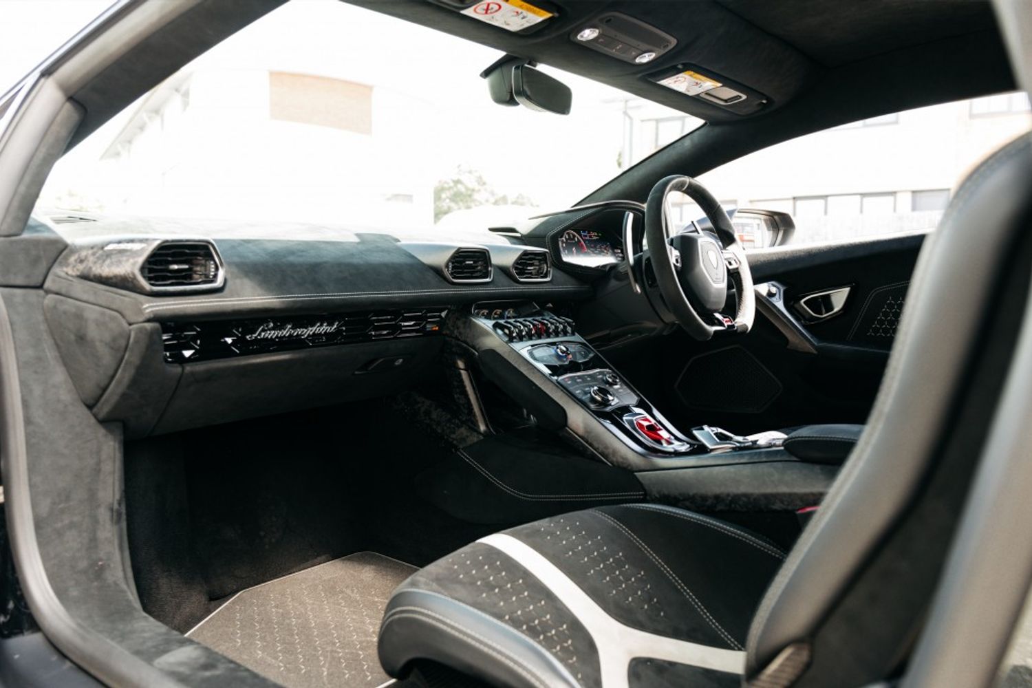 LAMBORGHINI HURACAN COUPE 5.2 LP 640-4 PERFORMANTE 2DR SEMI AUTOMATIC