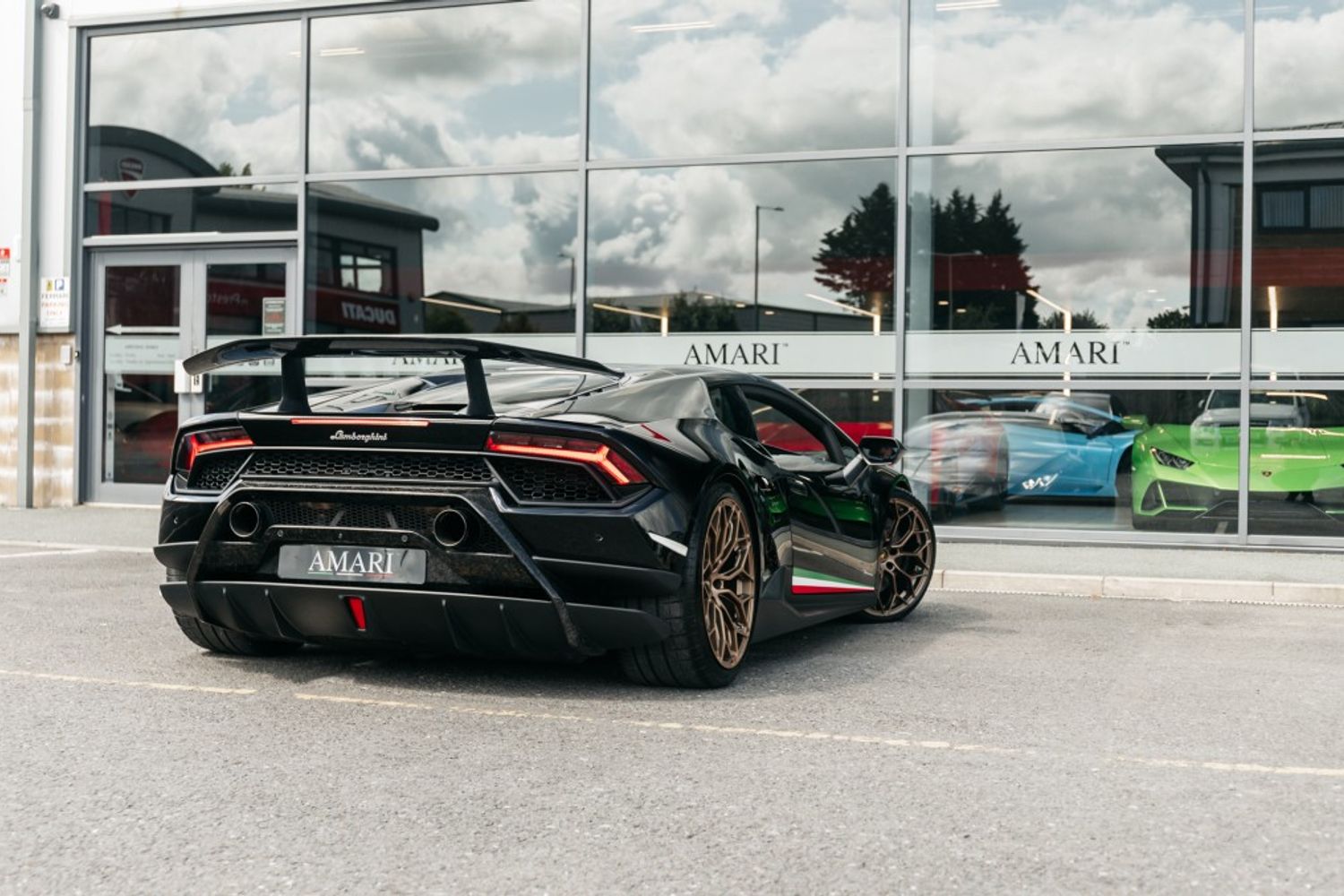 LAMBORGHINI HURACAN COUPE 5.2 LP 640-4 PERFORMANTE 2DR SEMI AUTOMATIC