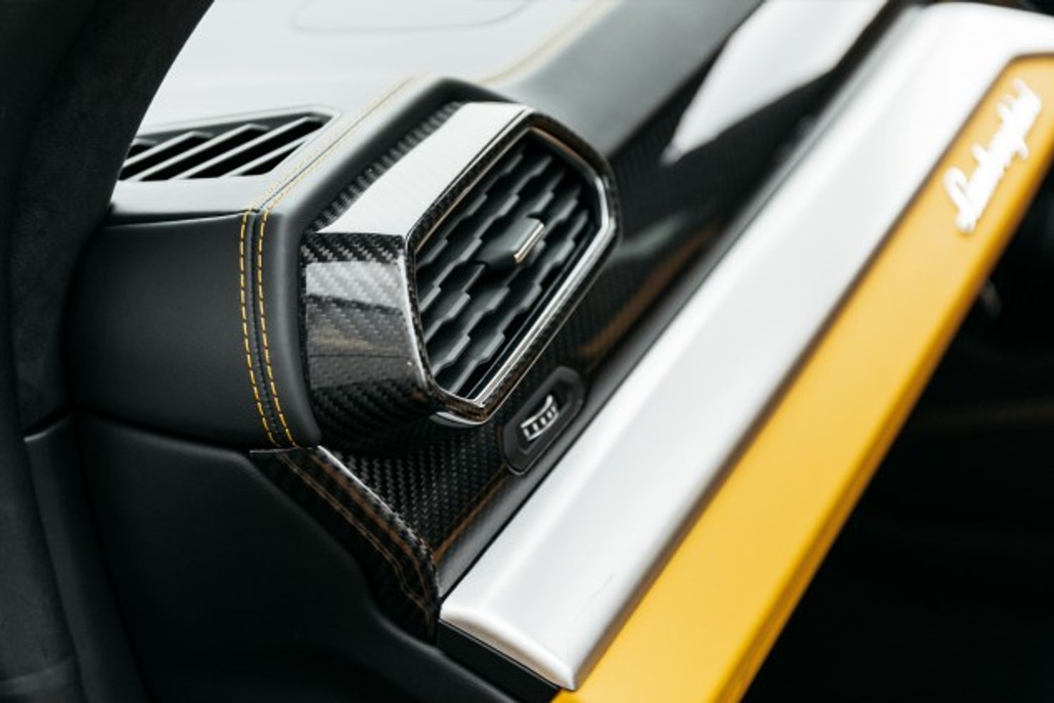 LAMBORGHINI URUS V8 ESTATE 4.0 V8 5DR AUTOMATIC
