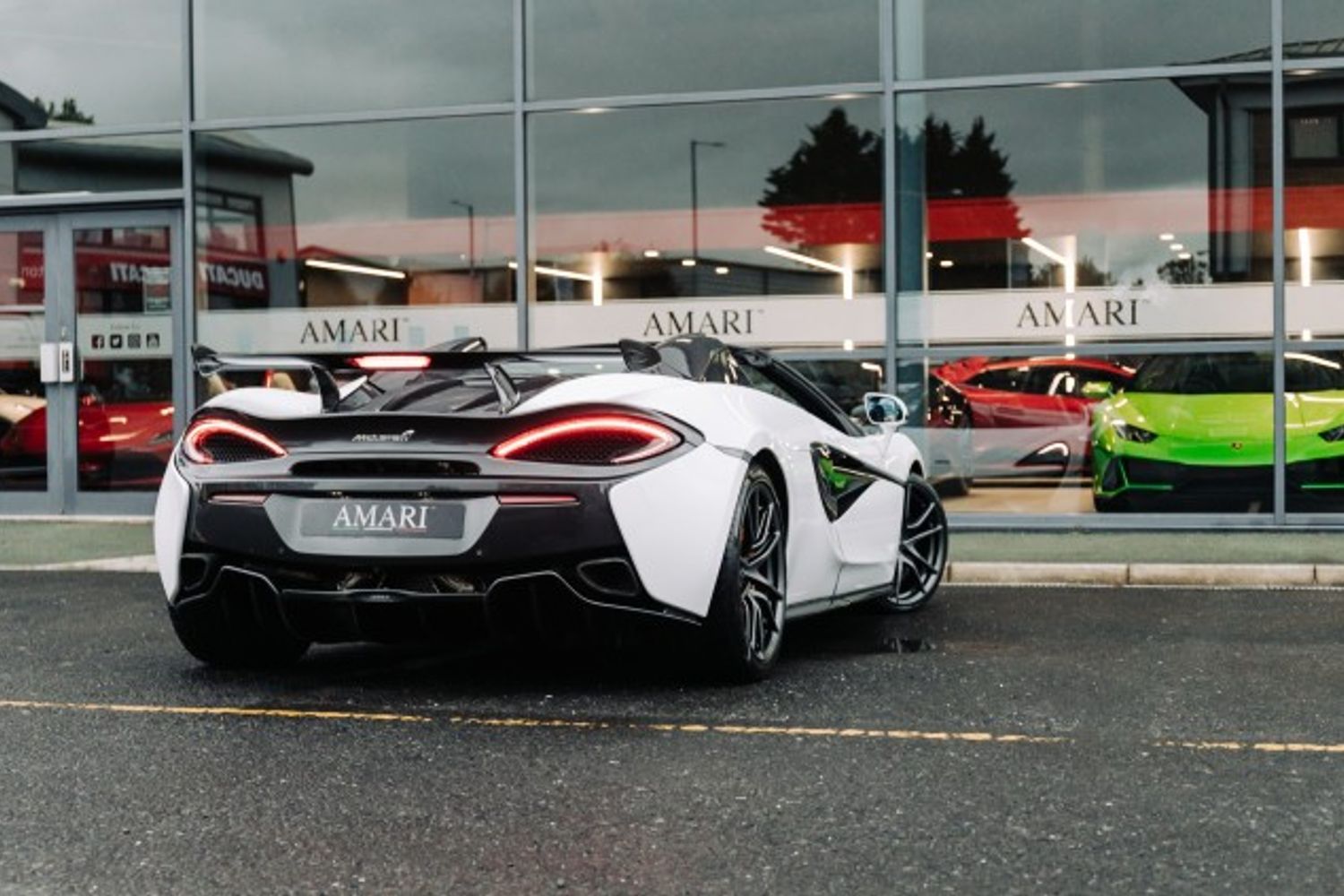 MCLAREN 570S V8 SSG CONVERTIBLE 3.8 V8 SSG 2DR SEMI AUTOMATIC