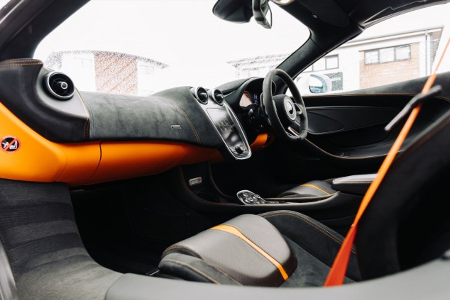 MCLAREN 570S V8 SSG CONVERTIBLE 3.8 V8 SSG 2DR SEMI AUTOMATIC