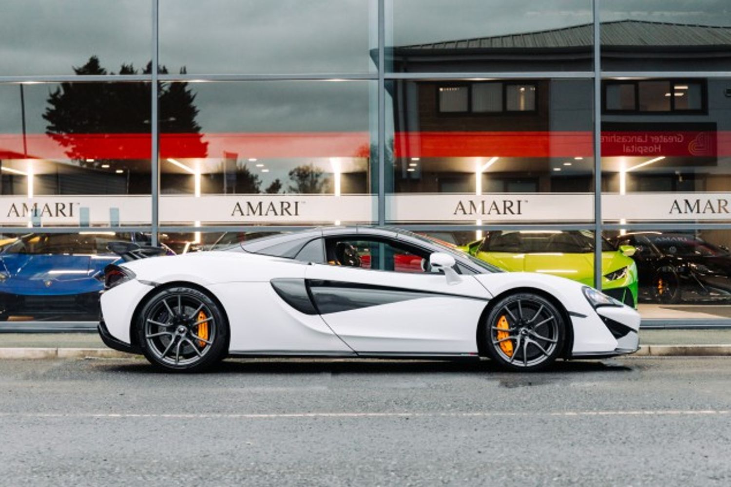 MCLAREN 570S V8 SSG CONVERTIBLE 3.8 V8 SSG 2DR SEMI AUTOMATIC
