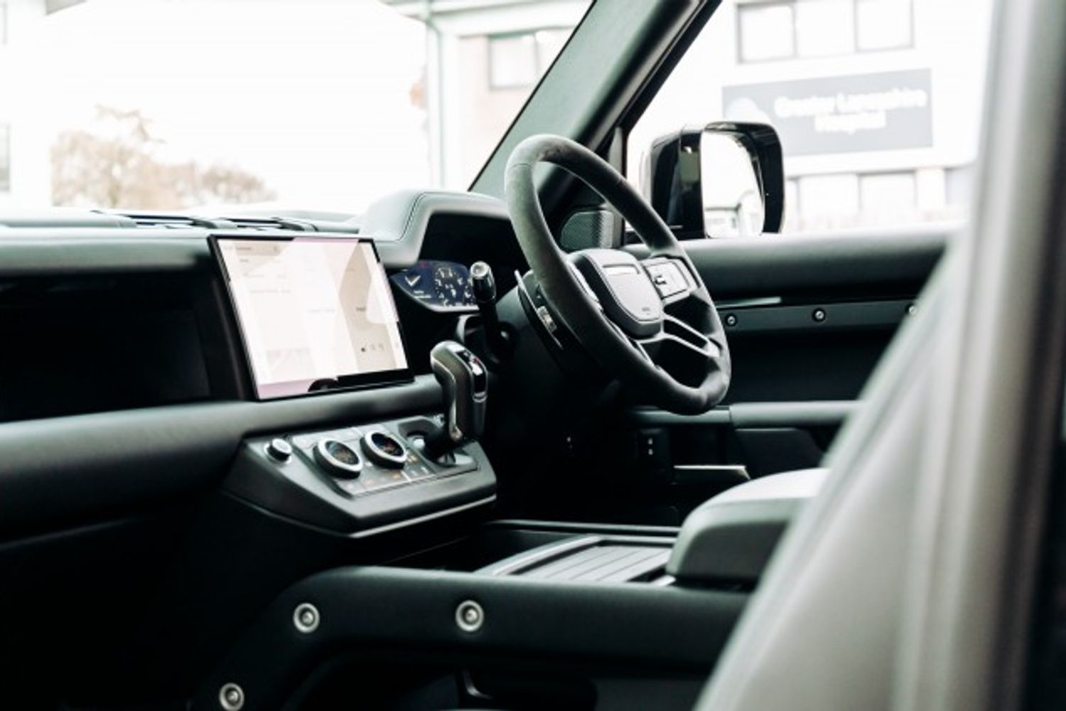 LAND ROVER DEFENDER ESTATE 5.0 V8 3DR AUTOMATIC