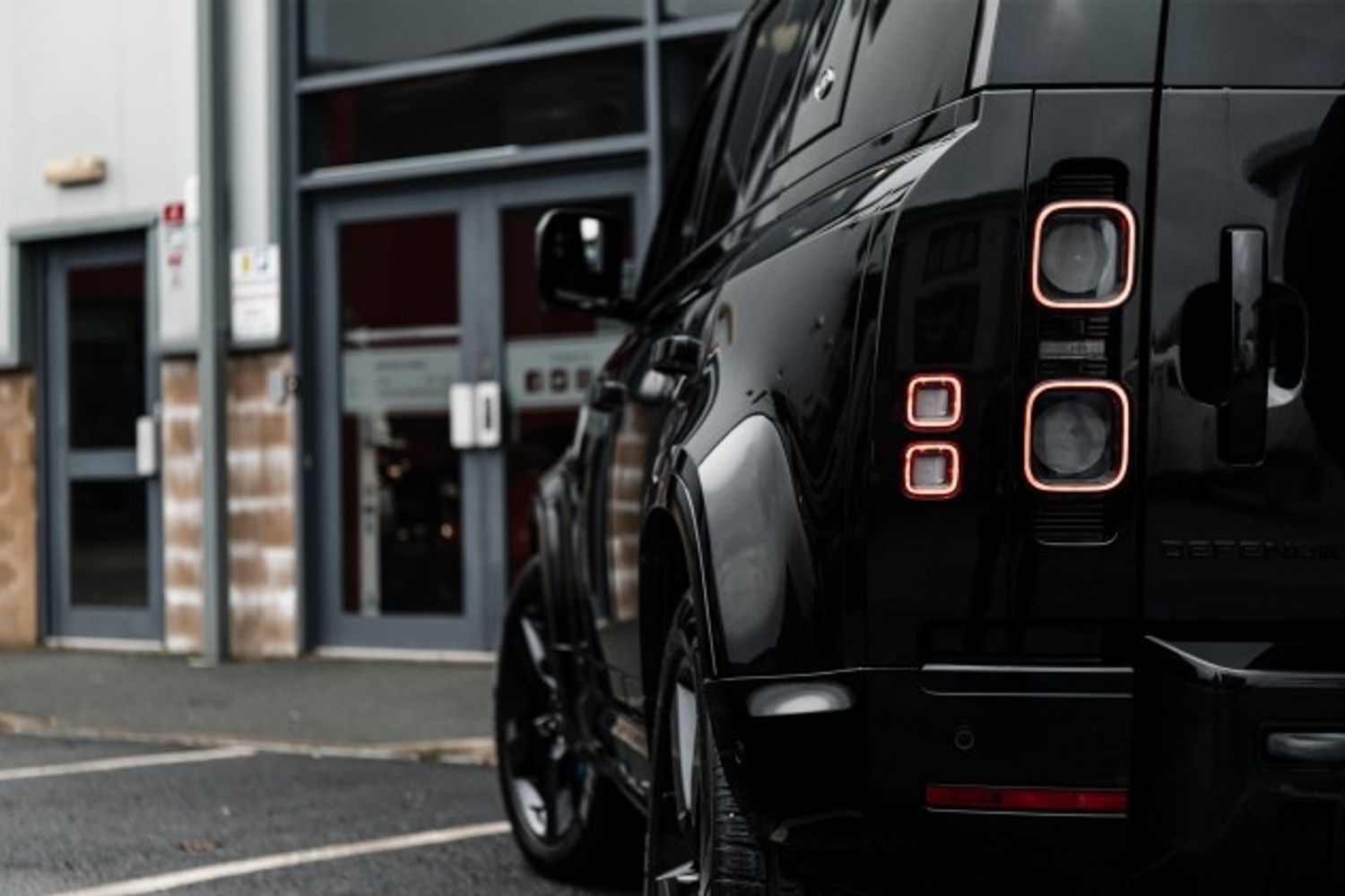 LAND ROVER DEFENDER V8 ESTATE 5.0 V8 5DR AUTOMATIC