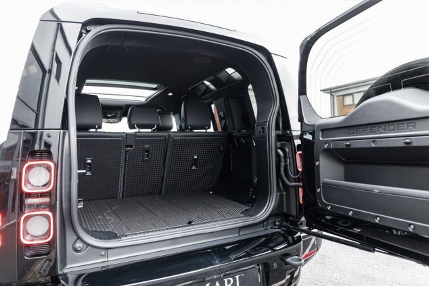 LAND ROVER DEFENDER V8 ESTATE 5.0 V8 5DR AUTOMATIC