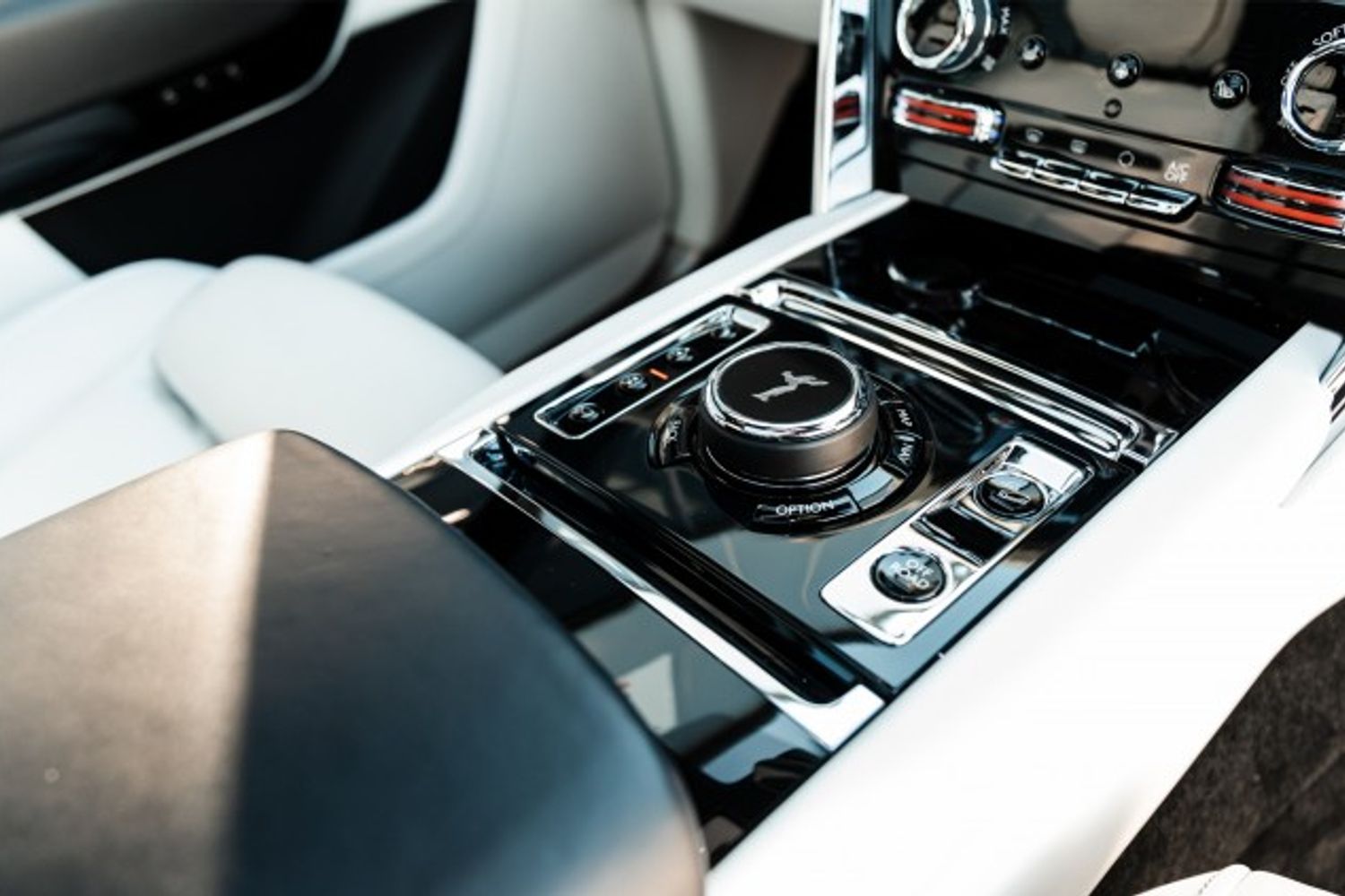 ROLLS-ROYCE CULLINAN V12 ESTATE 6.7 V12 5DR AUTOMATIC