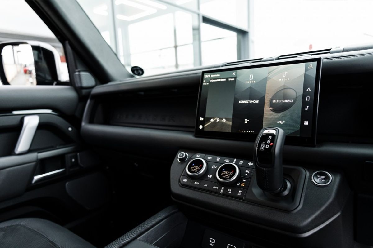 LAND ROVER DEFENDER V8 ESTATE 5.0 V8 5DR AUTOMATIC