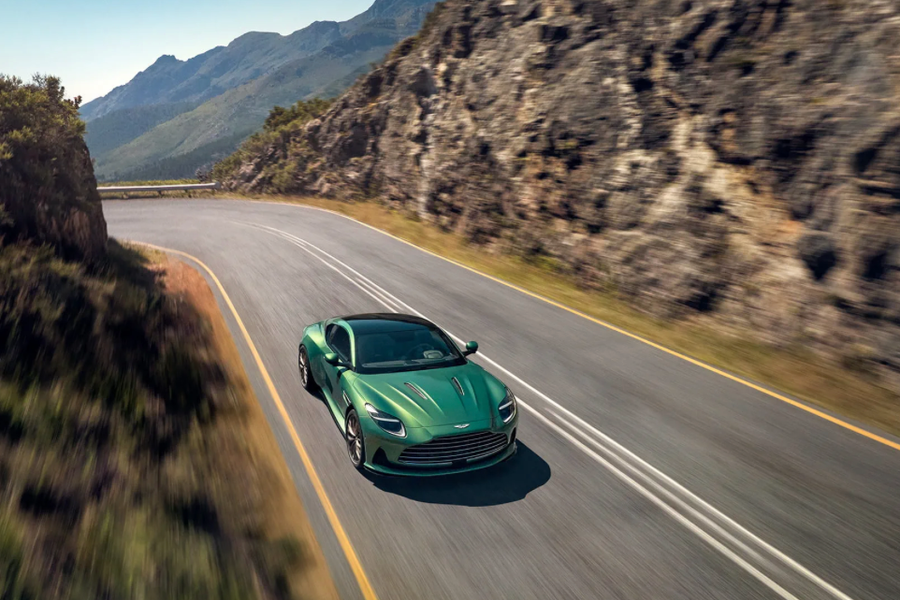 Aston Martin DB12