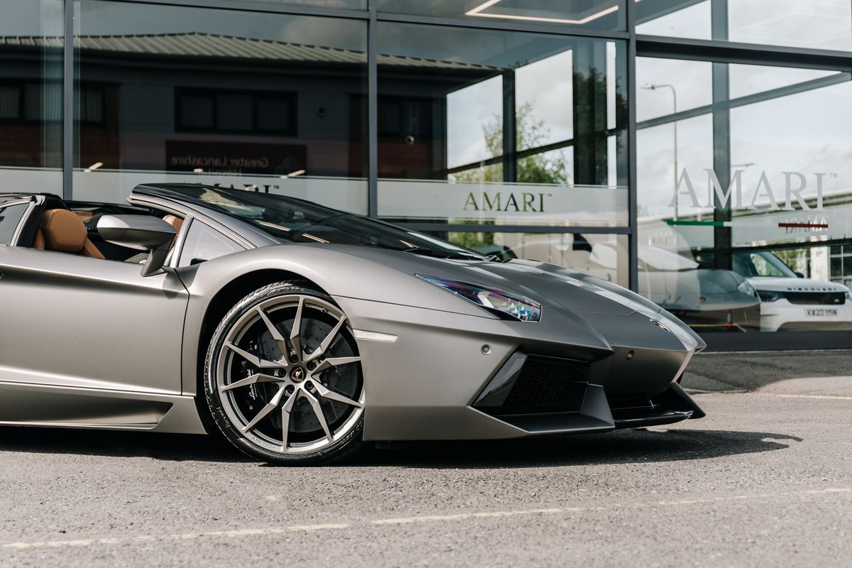 Lamborghini Aventador Roadster LP 700-4 6.5 LP 700-4 ROADSTER 2DR SEMI AUTOMATIC