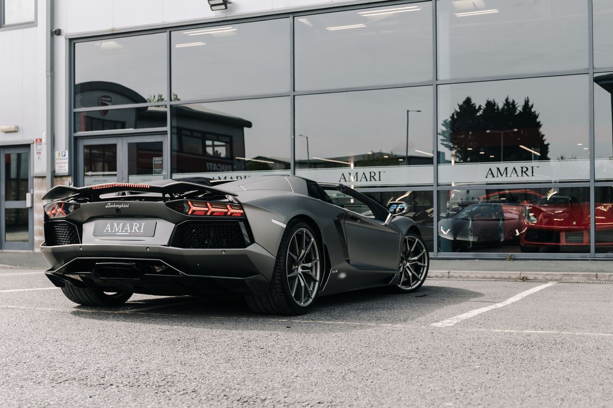 Lamborghini Aventador Roadster LP 700-4 6.5 LP 700-4 ROADSTER 2DR SEMI AUTOMATIC
