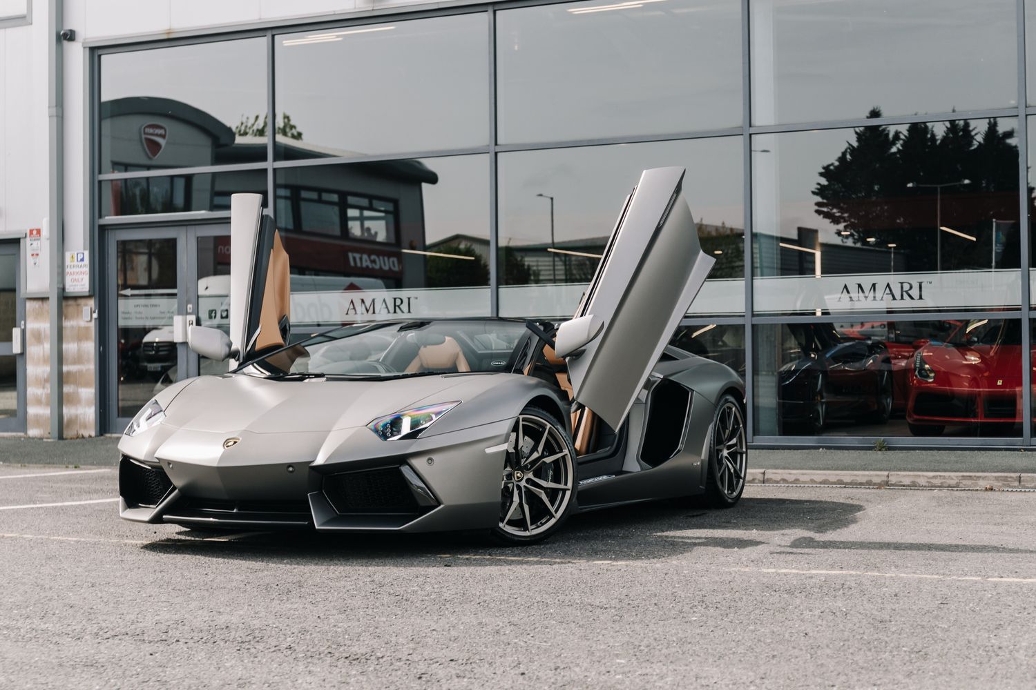 Lamborghini Aventador Roadster LP 700-4 6.5 LP 700-4 ROADSTER 2DR SEMI AUTOMATIC