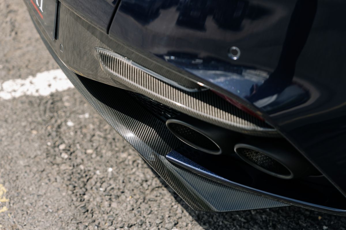 Aston Martin DBS Superleggera Volante 5.2 V12