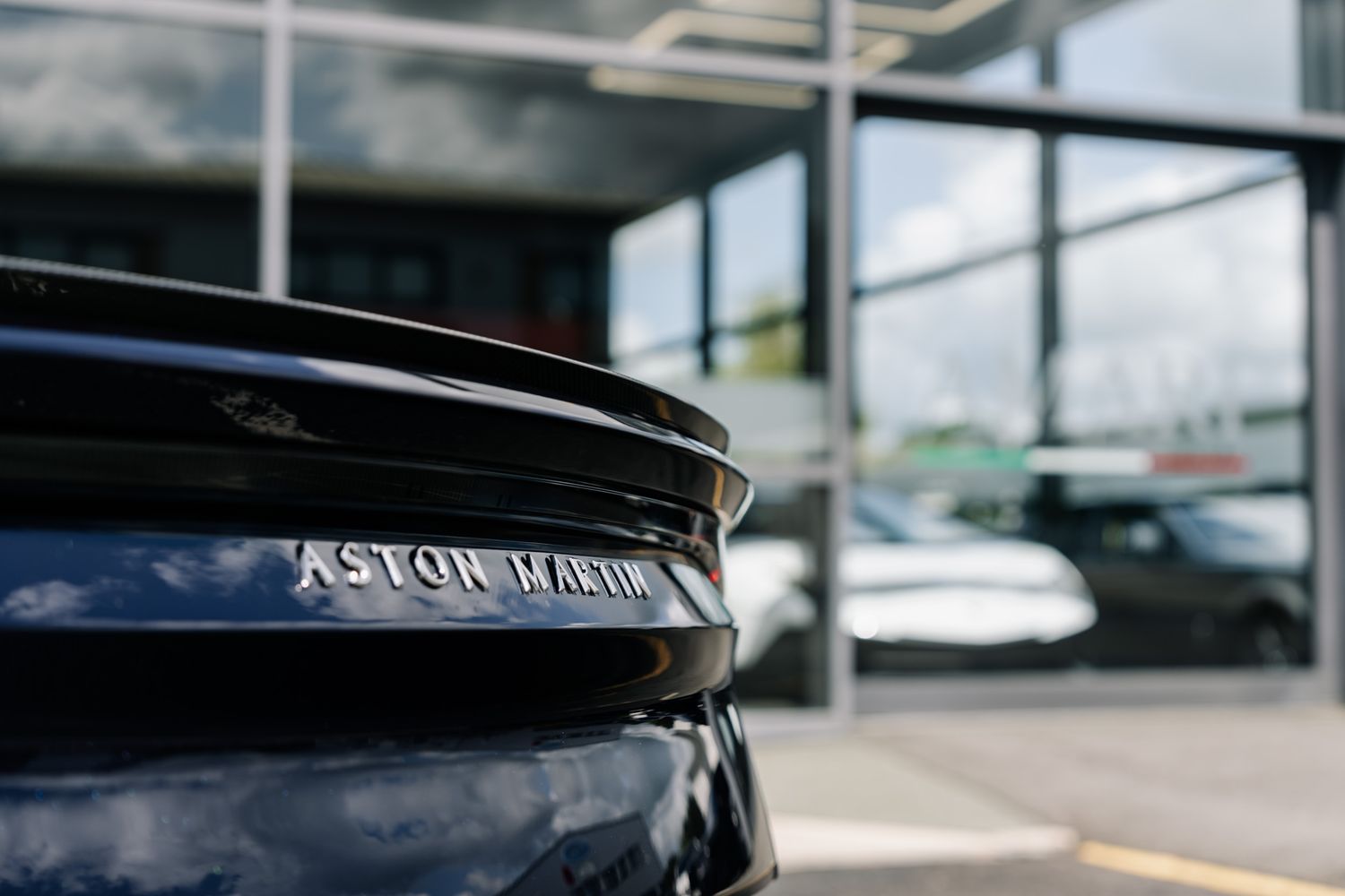 Aston Martin DBS Superleggera Volante 5.2 V12