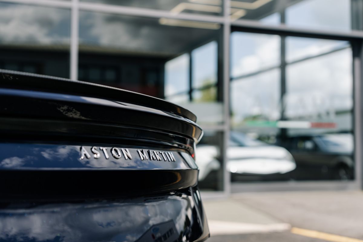 Aston Martin DBS Superleggera Volante 5.2 V12