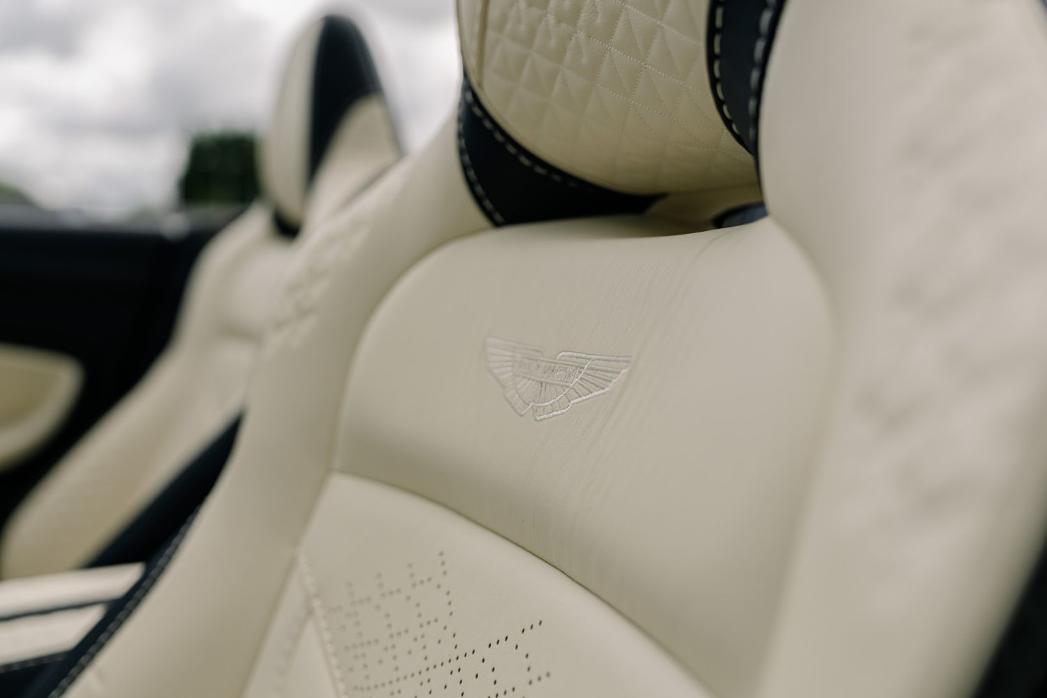 Aston Martin DBS Superleggera Volante 5.2 V12