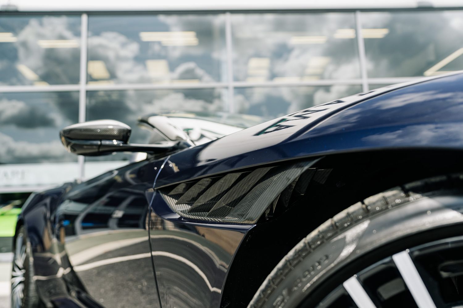 Aston Martin DBS Superleggera Volante 5.2 V12