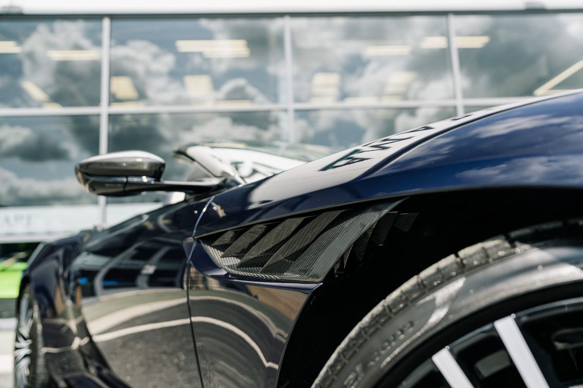 Aston Martin DBS Superleggera Volante 5.2 V12