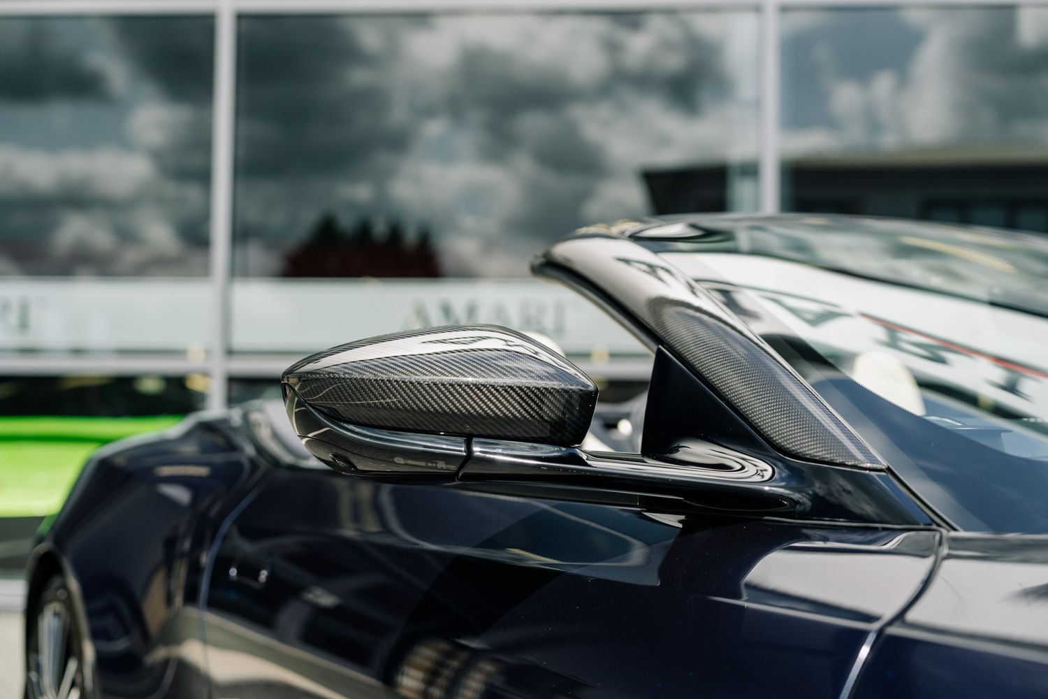 Aston Martin DBS Superleggera Volante 5.2 V12