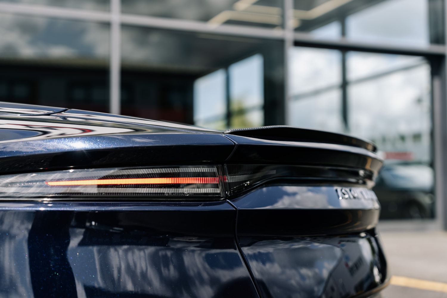 Aston Martin DBS Superleggera Volante 5.2 V12