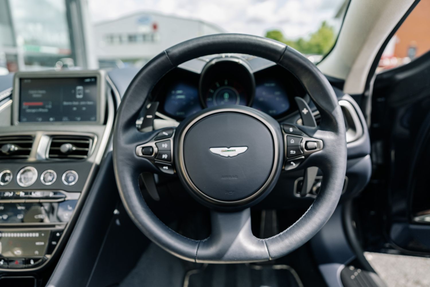 Aston Martin DBS Superleggera Volante 5.2 V12