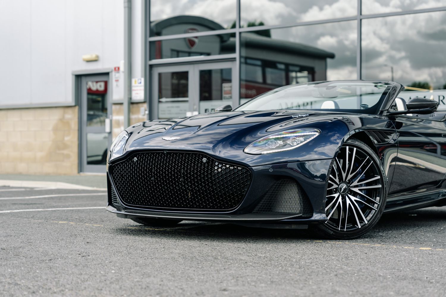 Aston Martin DBS Superleggera Volante 5.2 V12