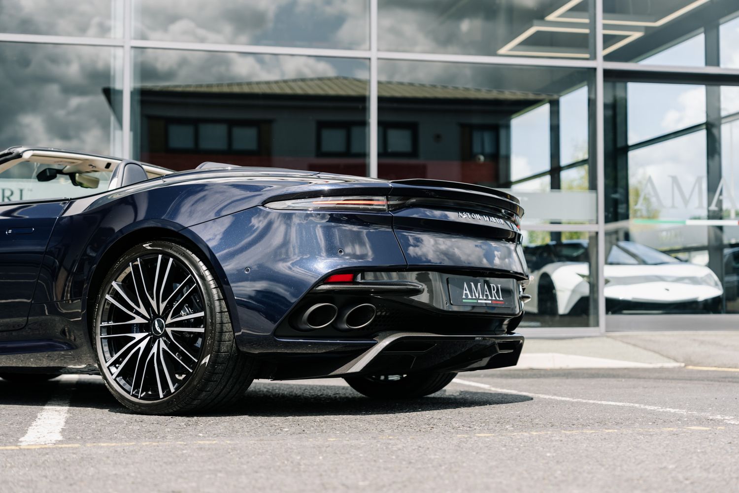 Aston Martin DBS Superleggera Volante 5.2 V12