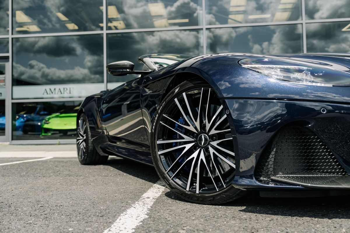 Aston Martin DBS Superleggera Volante 5.2 V12