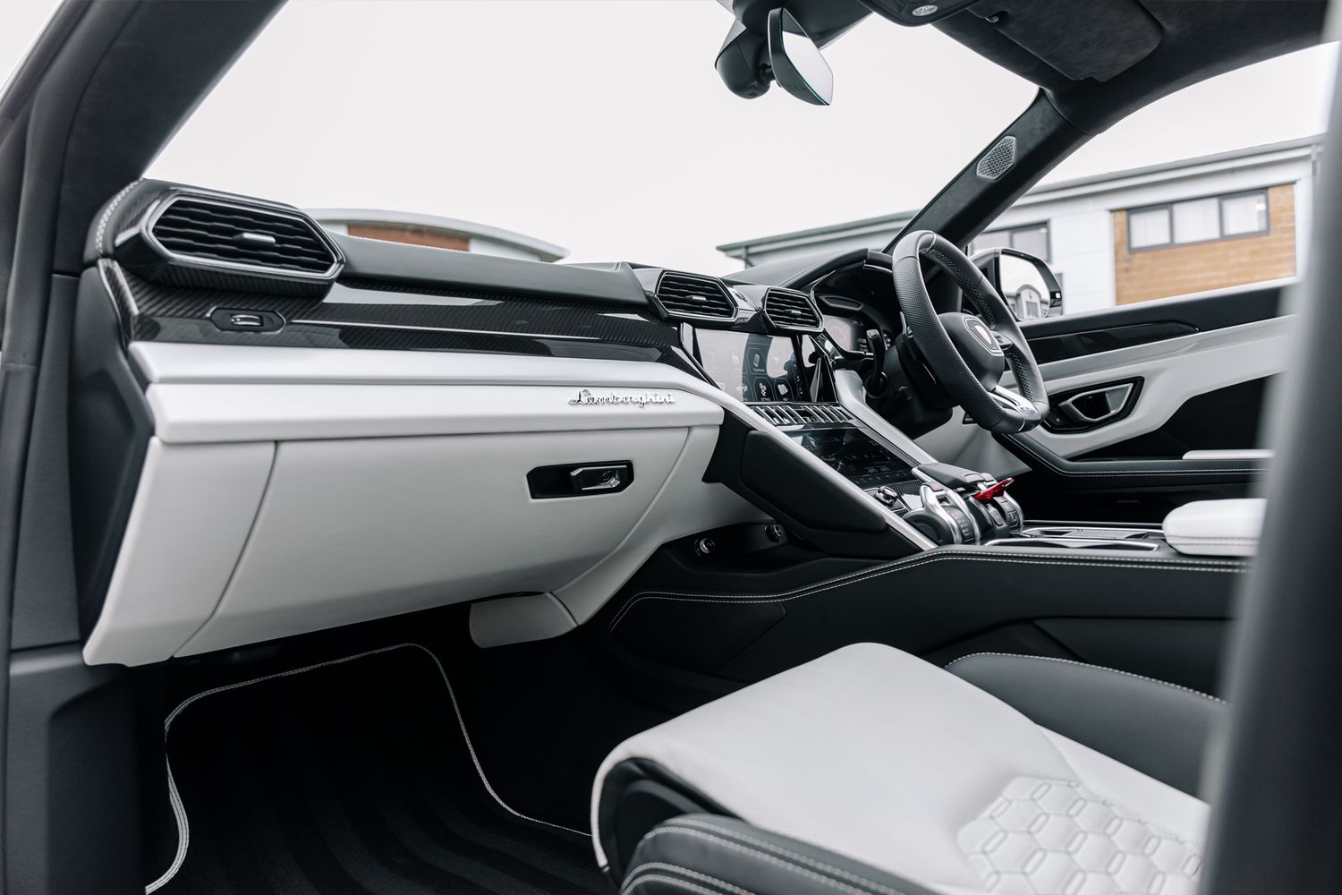 Lamborghini Urus V8