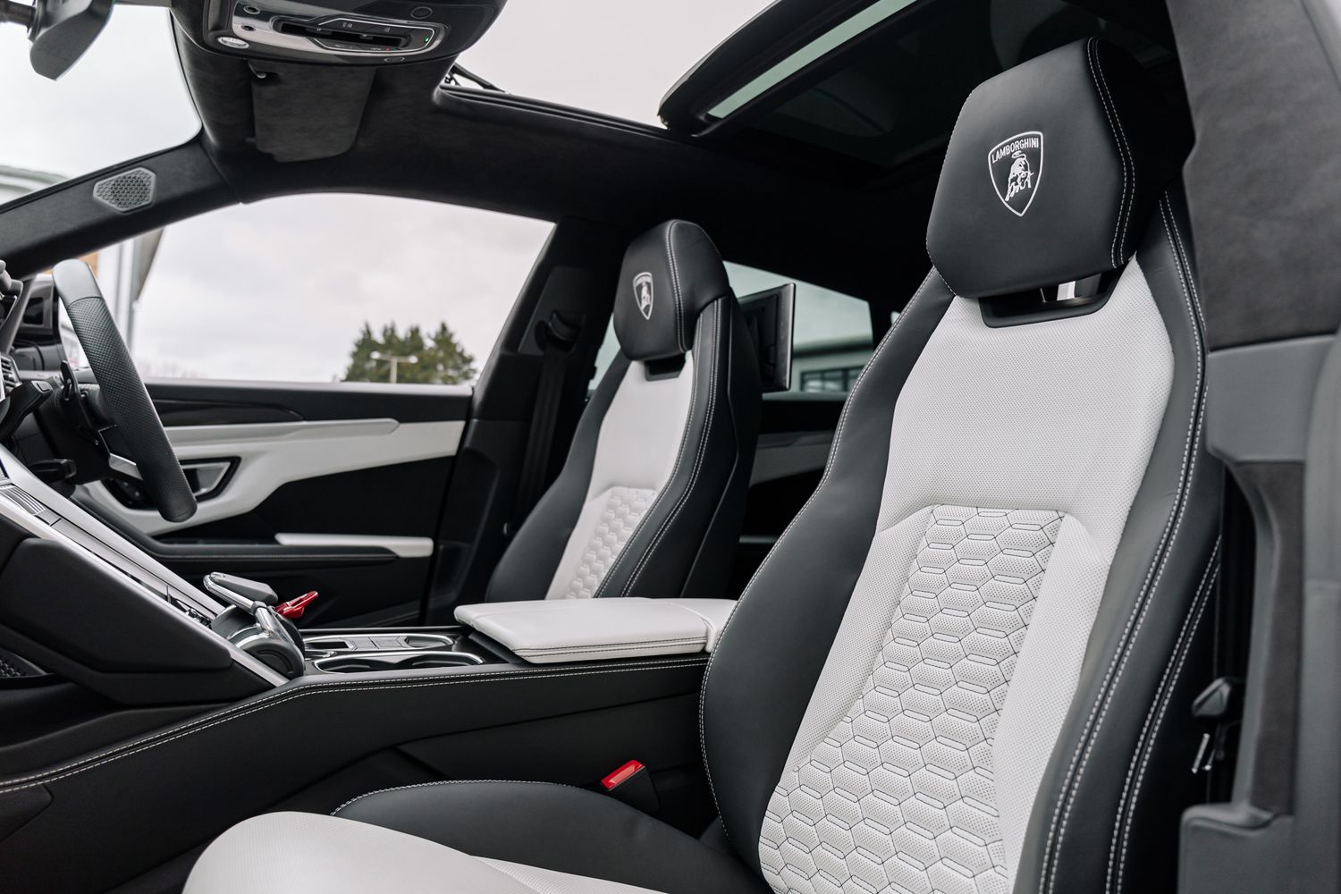 Lamborghini Urus V8