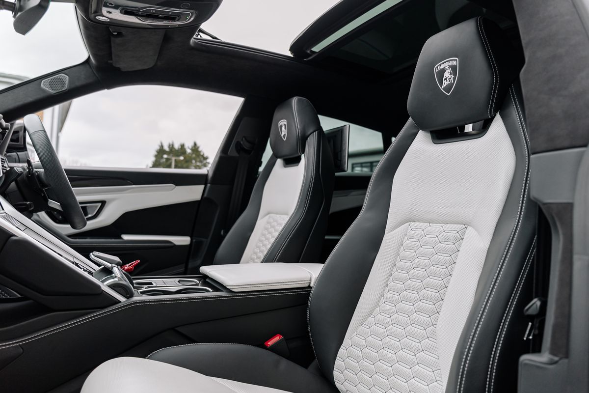 Lamborghini Urus V8