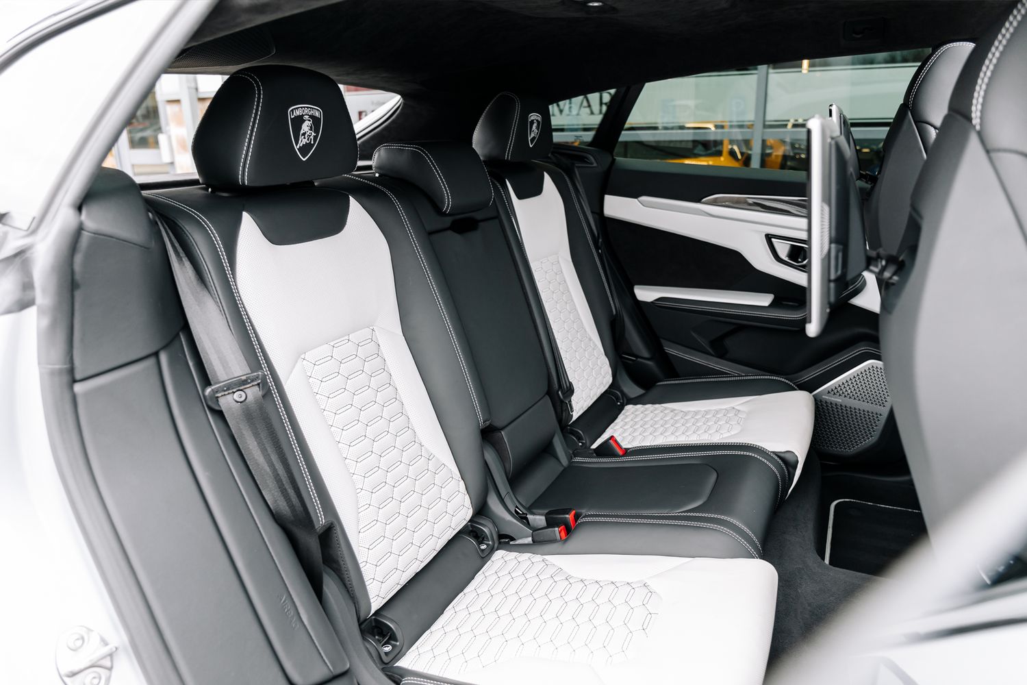 Lamborghini Urus V8