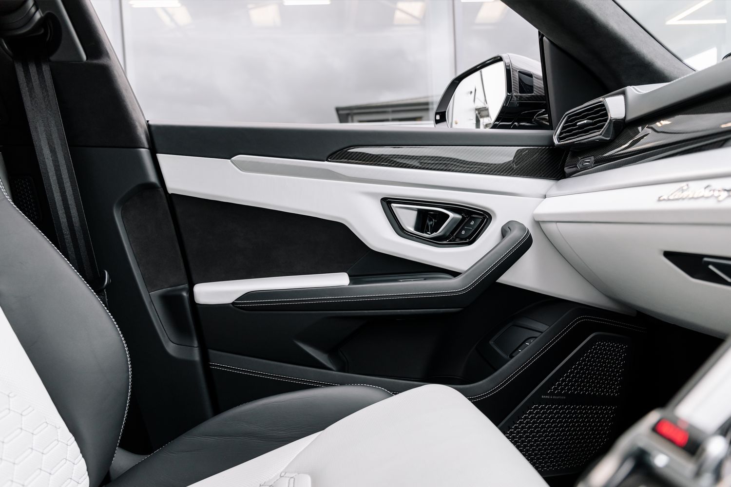 Lamborghini Urus V8