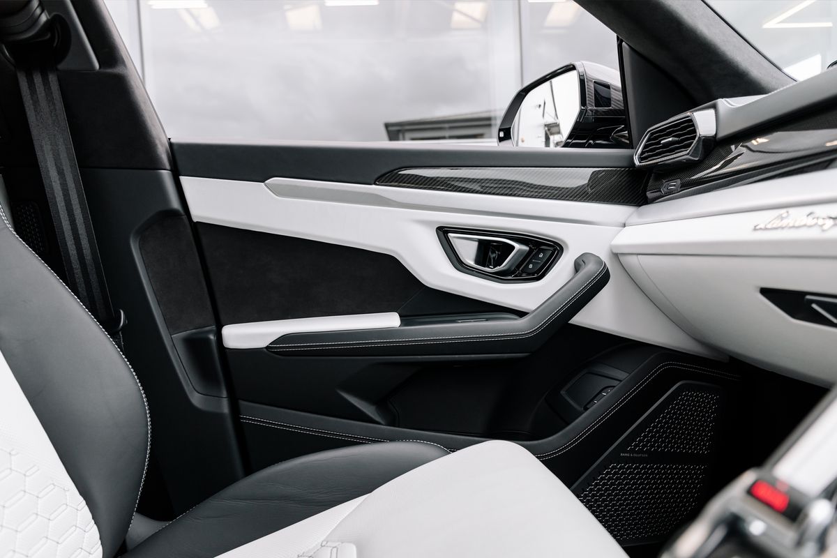 Lamborghini Urus V8