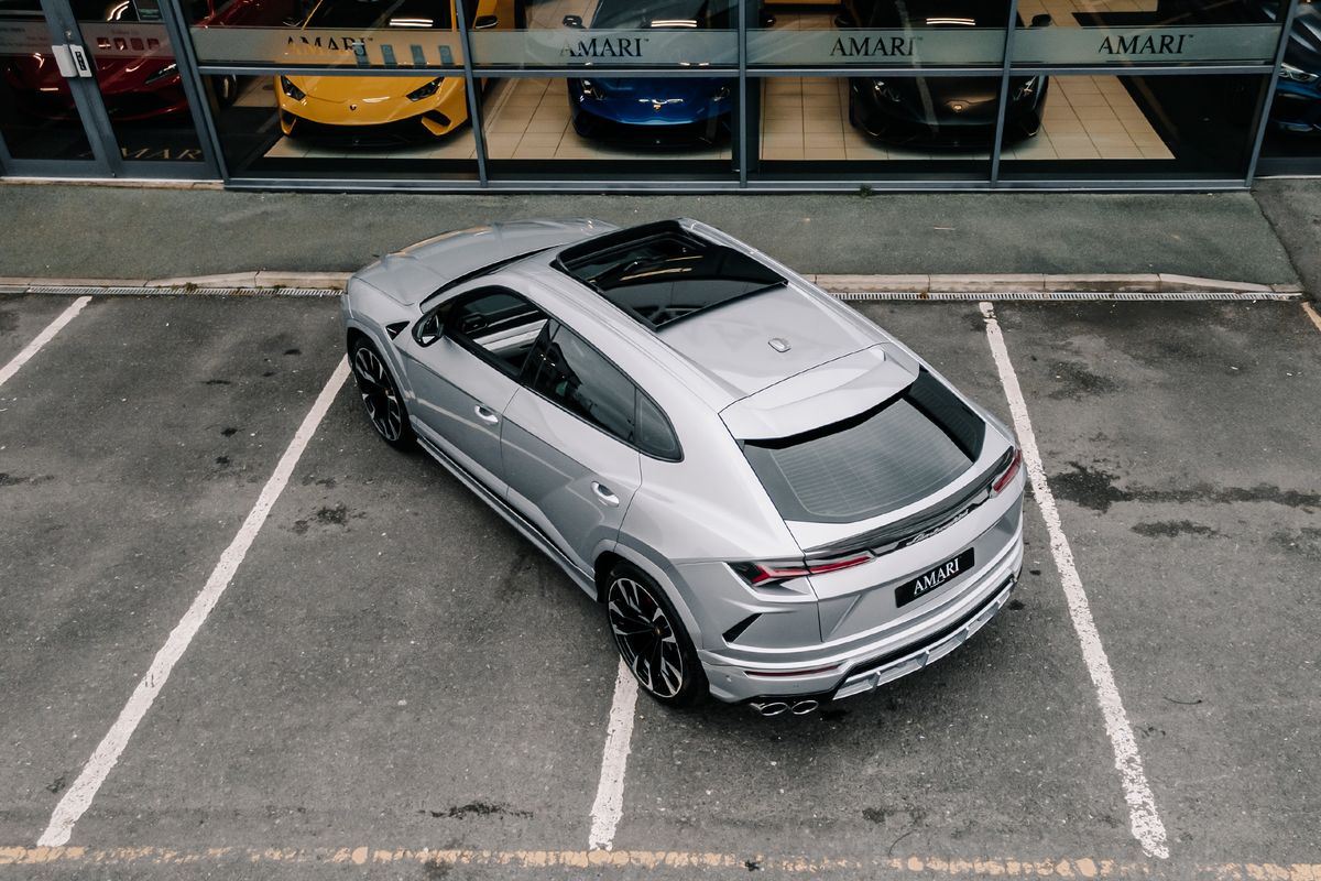 Lamborghini Urus V8