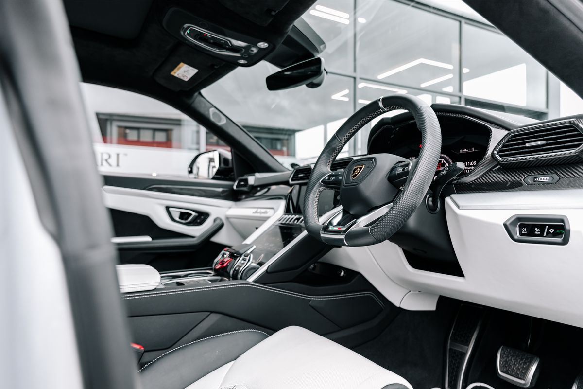 Lamborghini Urus V8