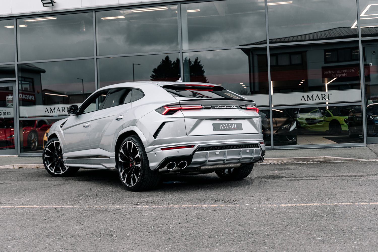 Lamborghini Urus V8