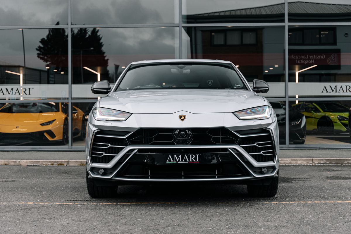 Lamborghini Urus V8