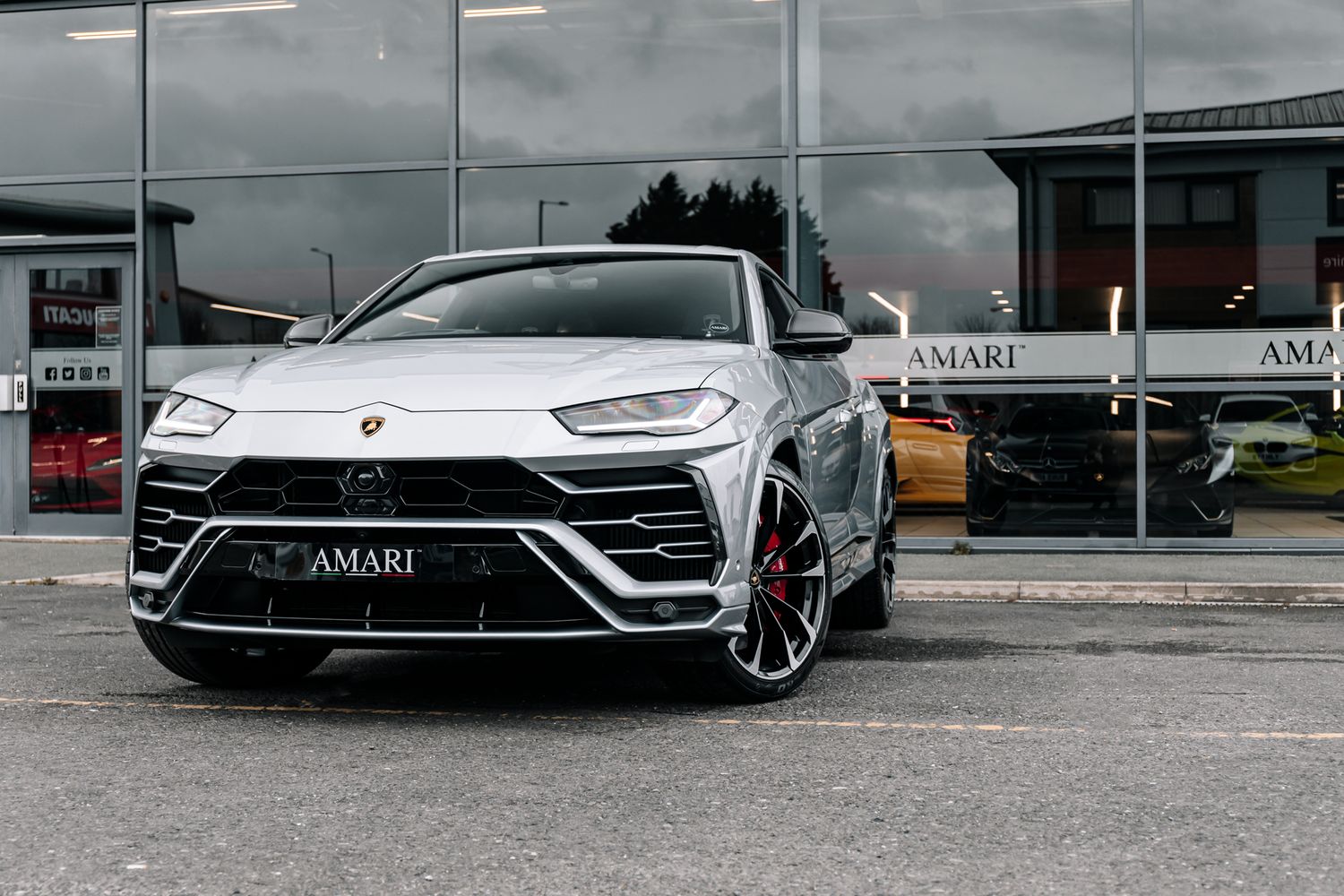 Lamborghini Urus V8