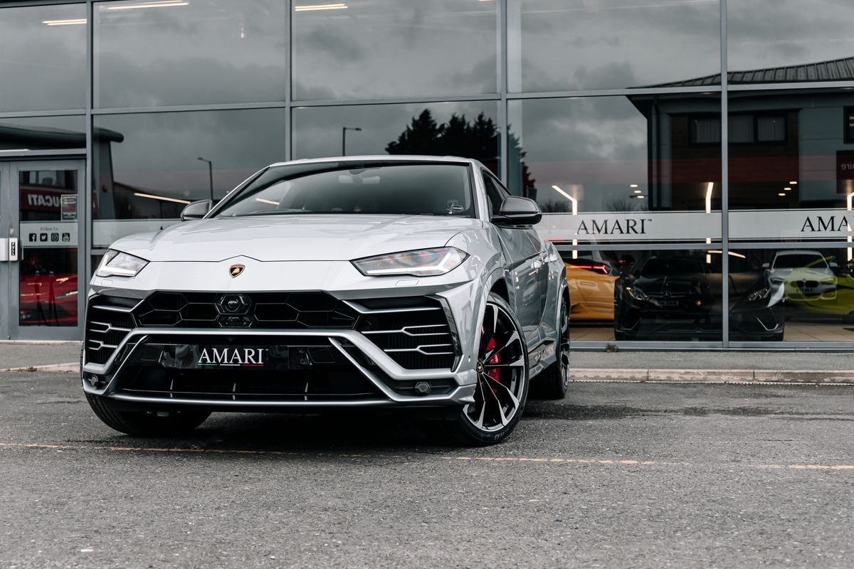 Lamborghini Urus V8