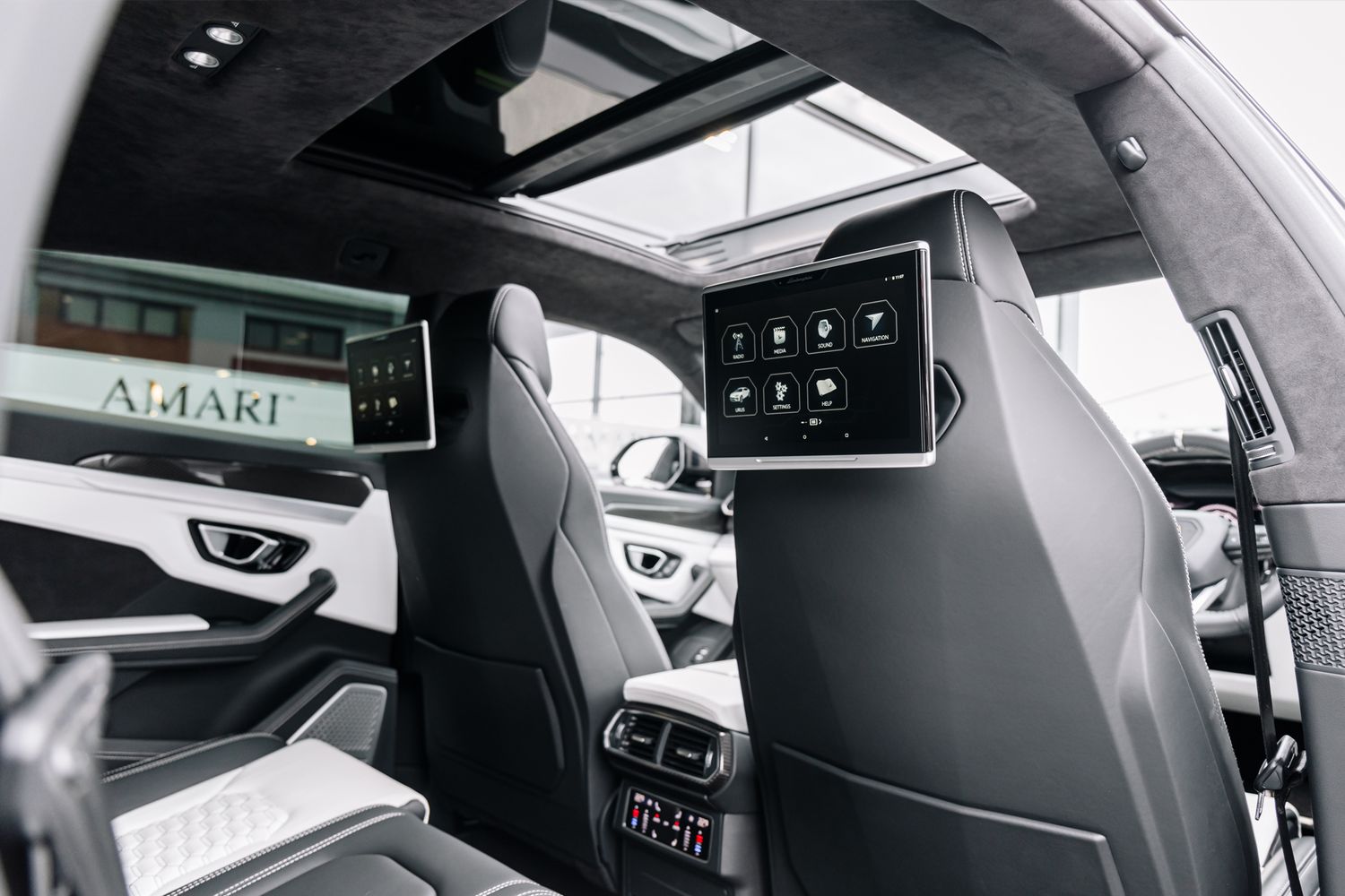 Lamborghini Urus V8