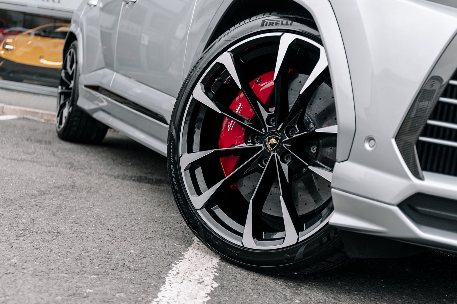 Lamborghini Urus V8