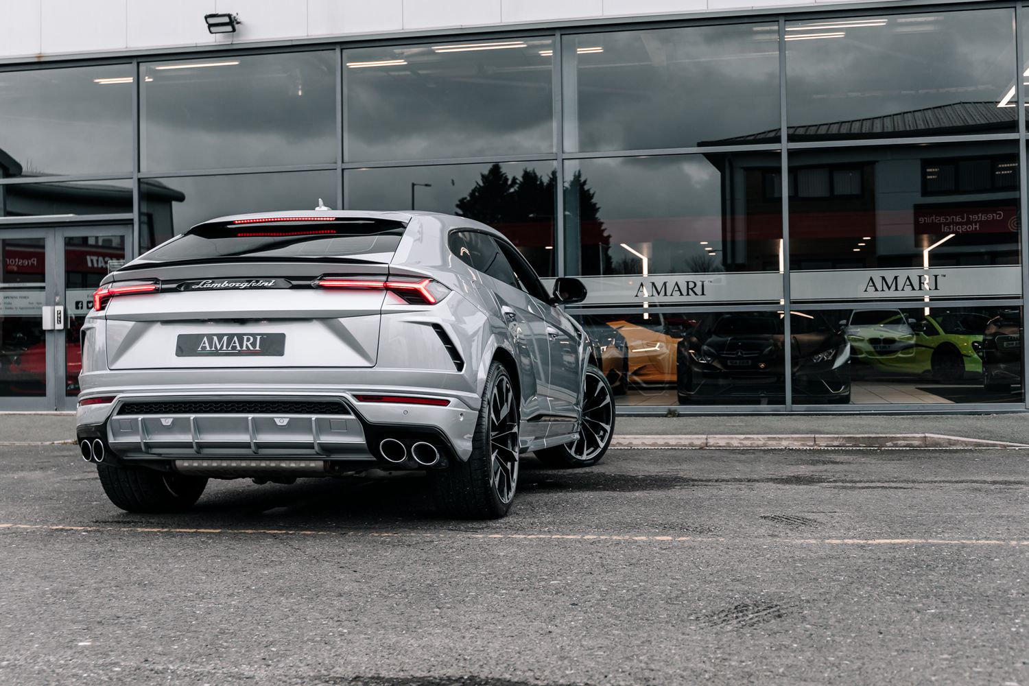 Lamborghini Urus V8