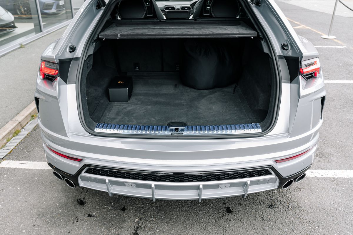 Lamborghini Urus V8